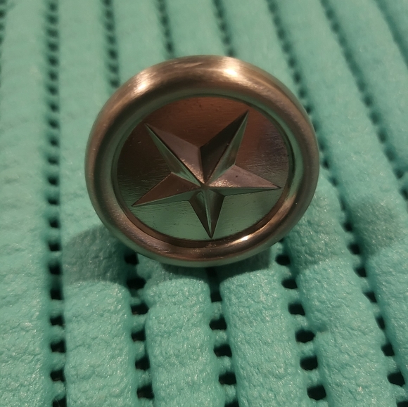 8 Cabinet Knobs Texas Star Satin Nickel 8 PC Set - Picture 5 of 6